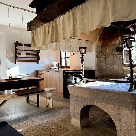 Kobdilj 1835 - Unique In Karst Stone Štanjel